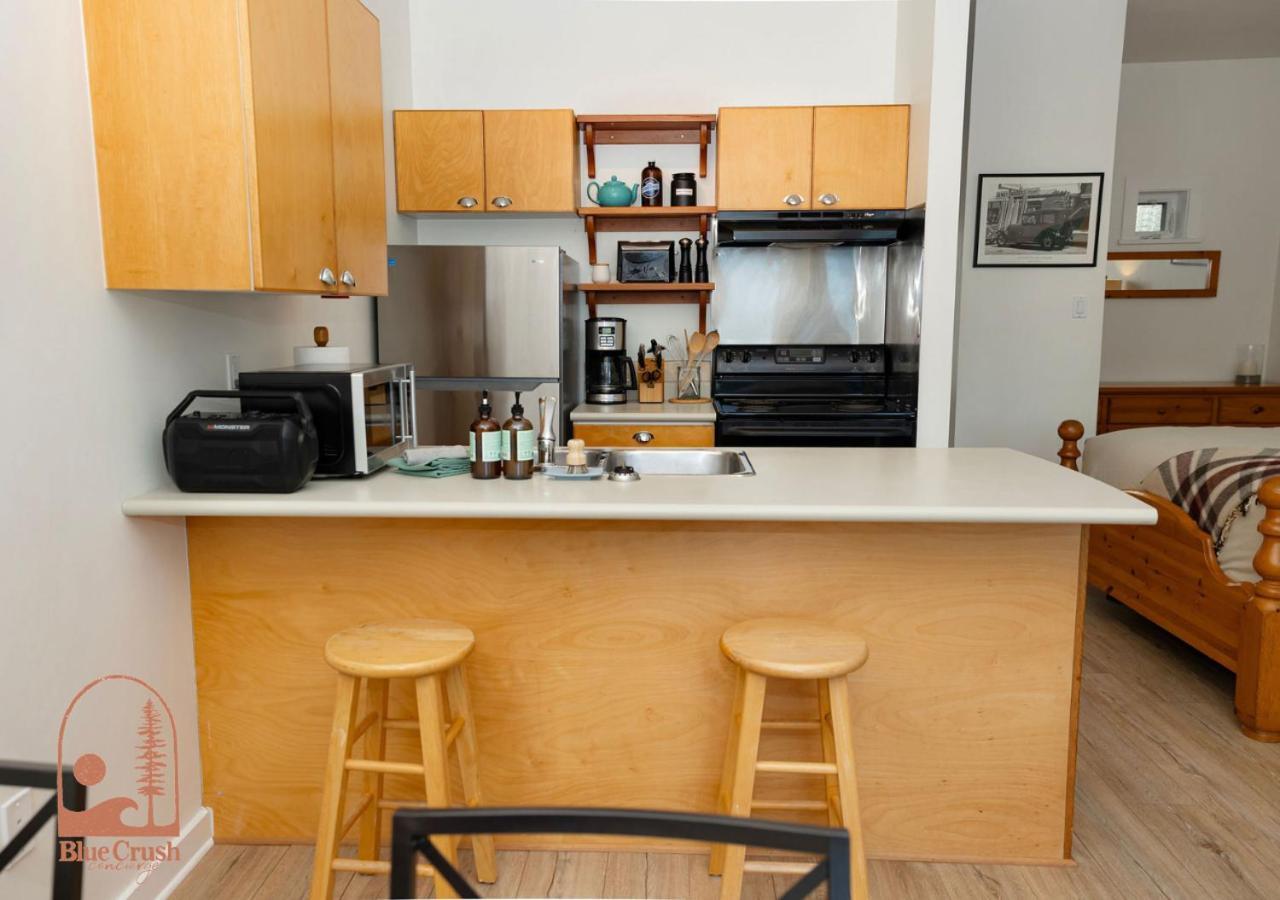 Wave Haven Waterfront Condo Hotel Тофино Экстерьер фото